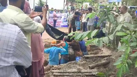 লক্ষ্মীপুরে দাফনের ১৪ মাস পর কৃষকদল নেতার লাশ উত্তোলন