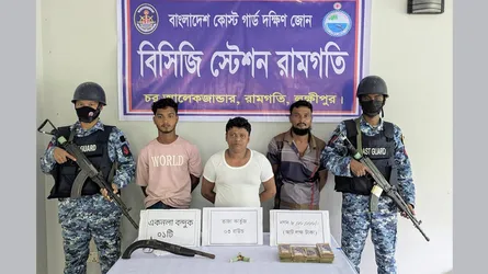 লক্ষ্মীপুরে কুখ্যাত ডাকাত আজিম ২ সহযোগীসহ কোস্ট গার্ডের হাতে আটক