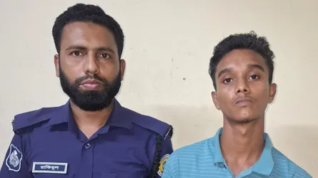 লালমোহনে ইয়াবাসহ মাদককারবারি গ্রেফতার