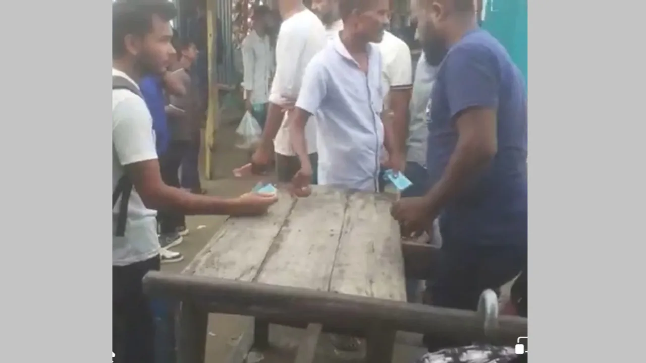 অতিরিক্ত টোল আদায়ের ভিডিও ধারণ করায় ছিনিয়ে নিলো সাংবাদিকের মোবাইল