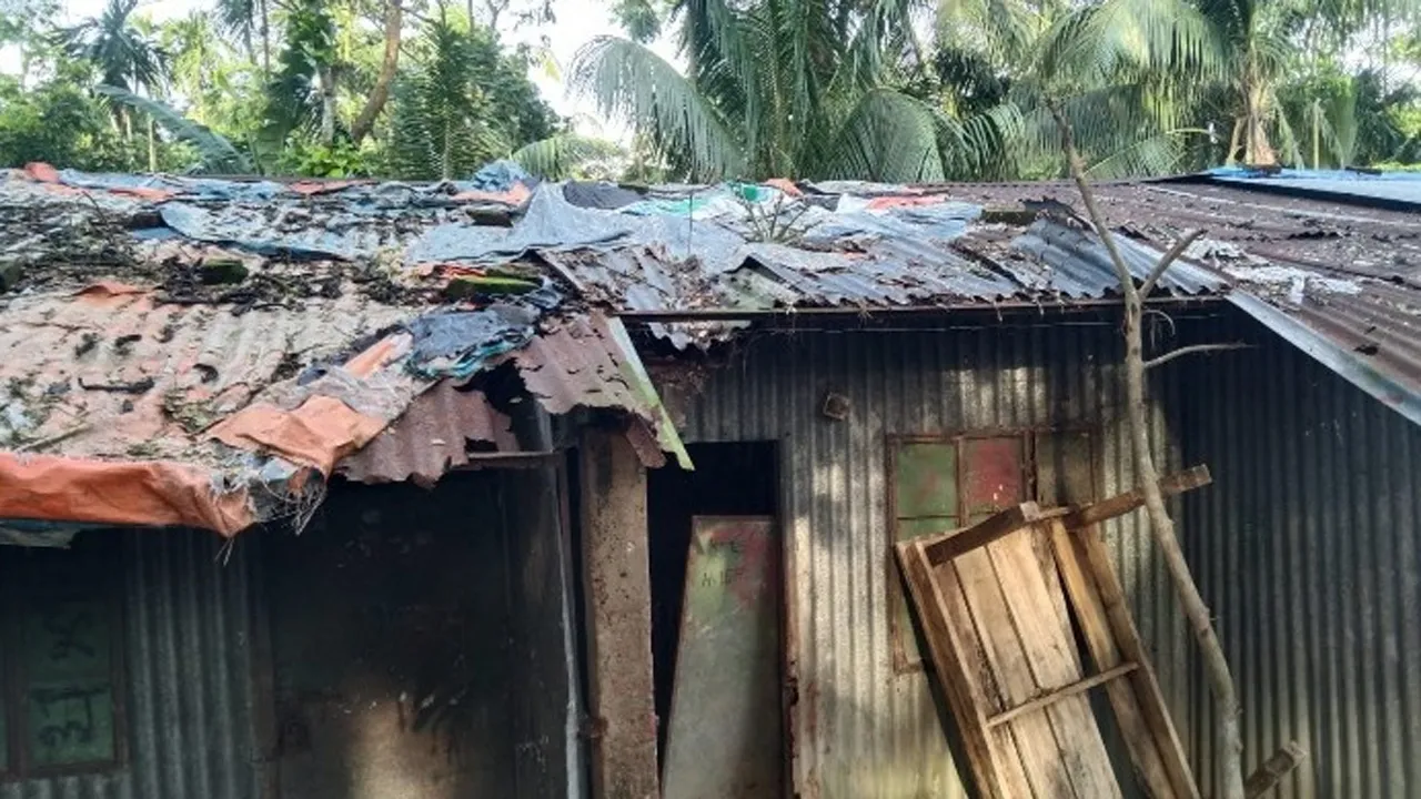 লালমোহনে আকাশে মেঘ দেখলেই নির্ঘুম রাত কাটে আবাসনের বাসিন্দাদের