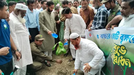 লালমোহনে জাতীয় বৃক্ষরোপণ কর্মসূচির উদ্বোধন