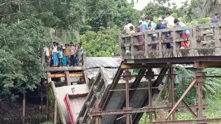২ মাসেও হয়নি লালমোহনের বেতুয়া খাল ব্রিজ, জনদুর্ভোগ