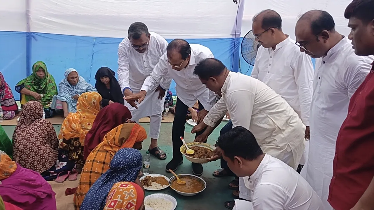 লালমনিরহাটে দুস্থদের মাঝে বিএনপির খাবার বিতরণ