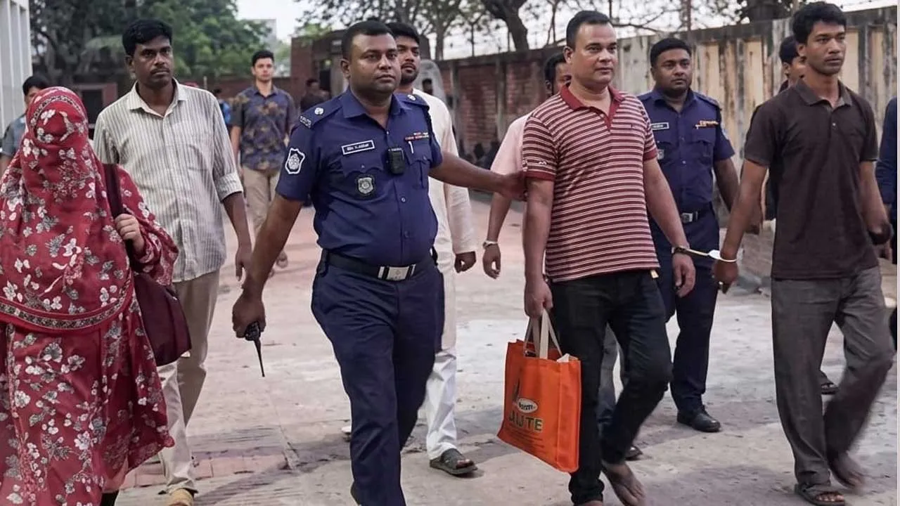 লালমনিরহাটে ছাত্রলীগের ঝটিকা মিছিল,  গ্রেফতার ১২