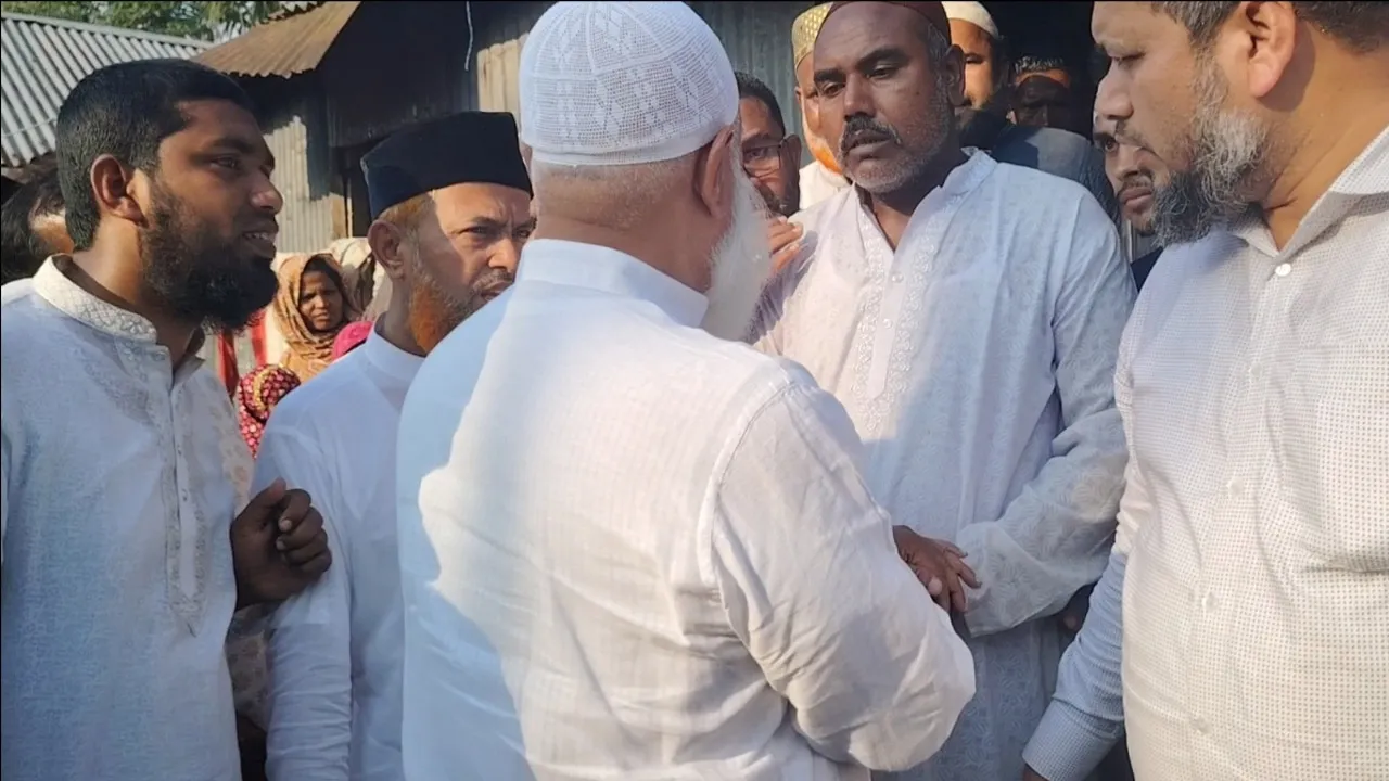 ভারতীয় বিএসএফের গুলিতে নিহত হাসিনুরের বাড়িতে জামায়াত আমির