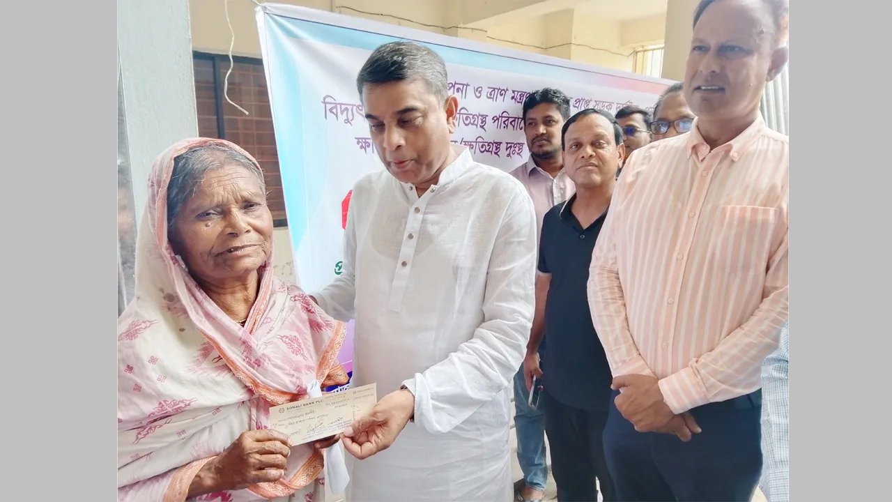 পাটগ্রামে দুর্ঘটনায় নিহতদের পরিবার ও দুর্যোগে ক্ষতিগ্রস্থদের আর্থিক সহায়তা প্রদান