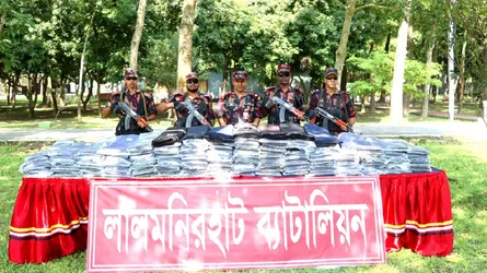লালমনিরহাটে বিজিবির অভিযানে ৩০ লাখ টাকার ভারতীয় কাপড় জব্দ