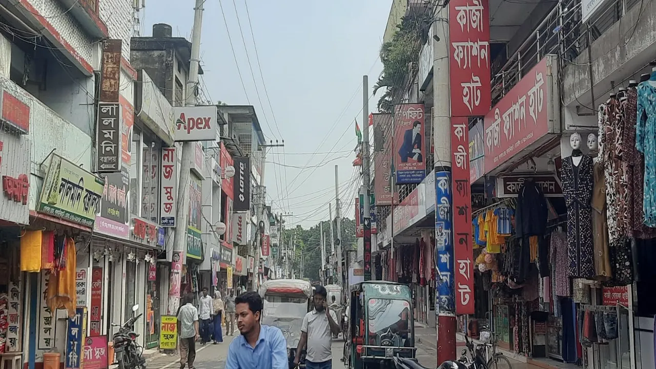 লালমনিরহাটে নেসকোর গাফিলতি, ৭২ ঘণ্টা বিদ্যুৎহীন ২৫০ ব্যবসা প্রতিষ্ঠান ও ব্যাংক-বীমা