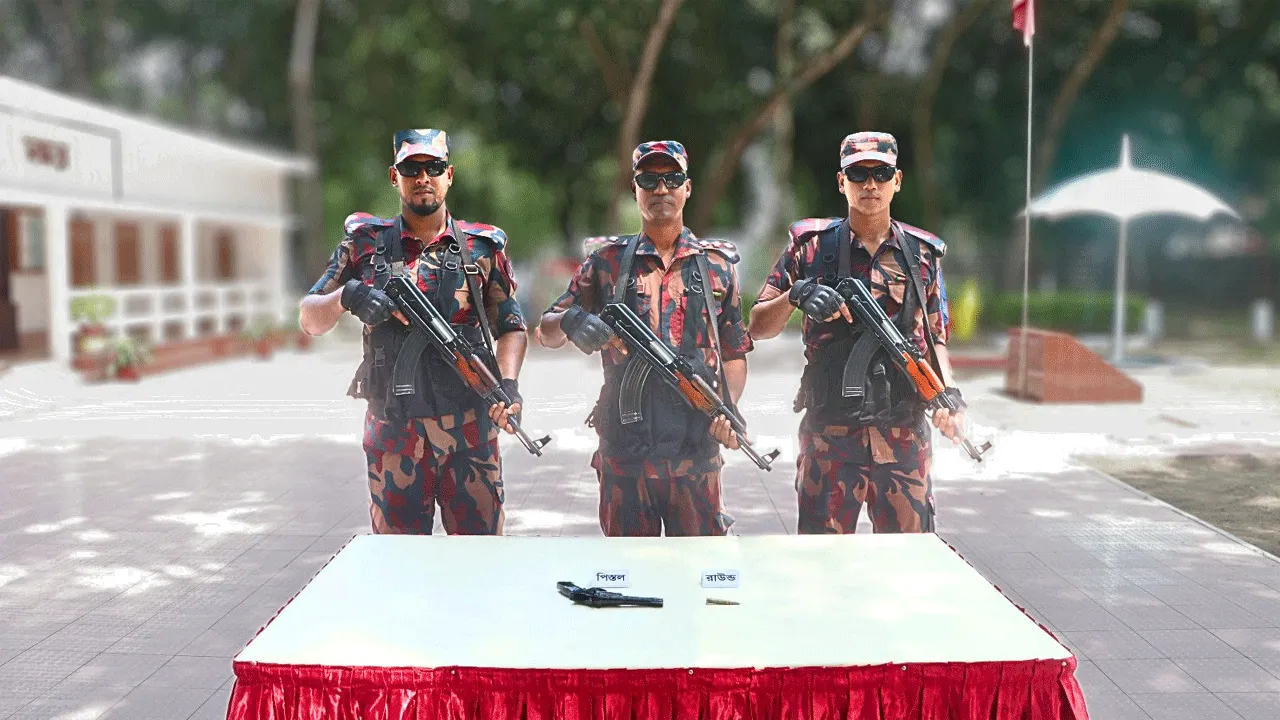 লালমনিরহাট সীমান্তে পিস্তল ও গুলি উদ্ধার
