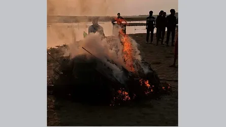 লালপুরে মৎস্য বিভাগের অভিযানে ৩০০০ মিটার কারেন্ট জাল ধ্বংস