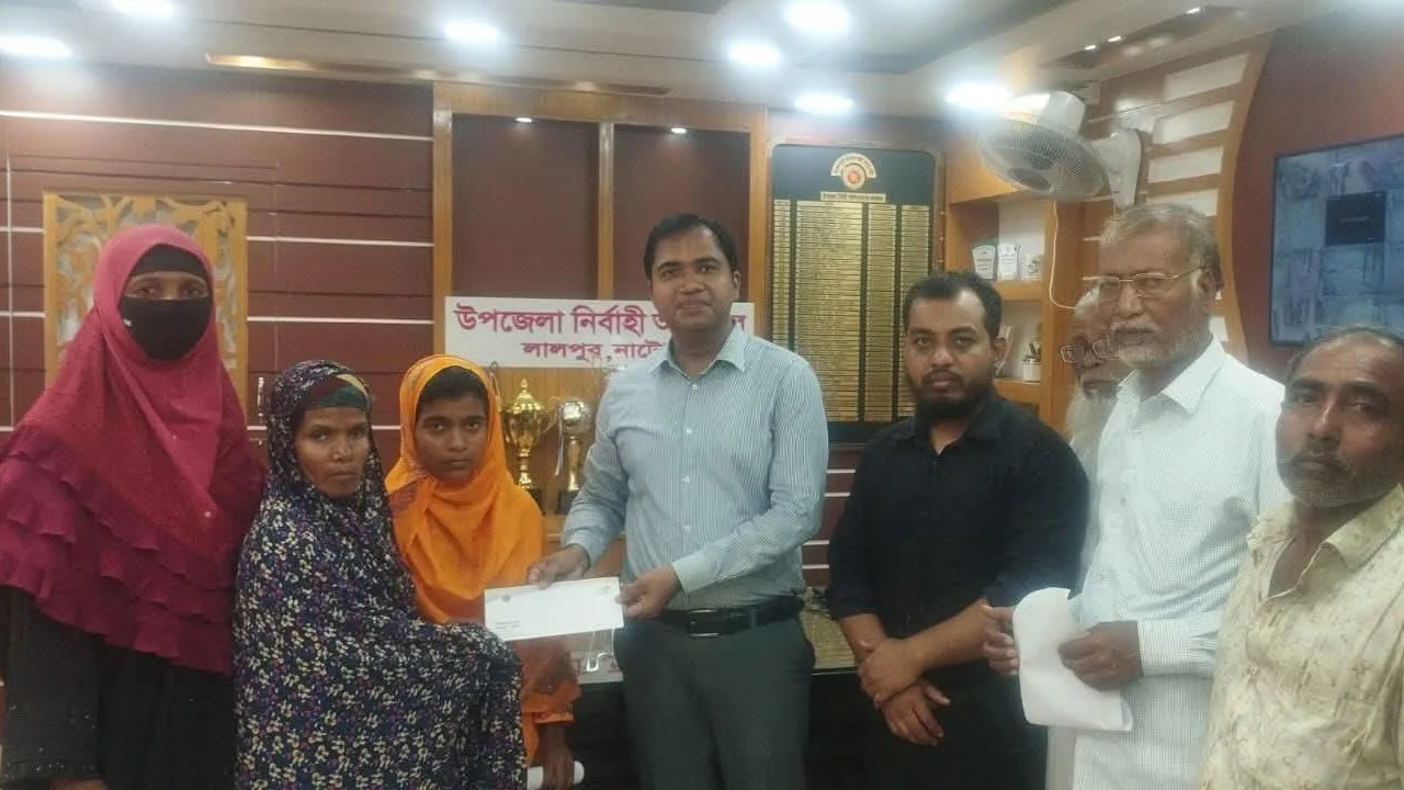 প্রশাসনের সহায়তায় পরিবারের কাছে ফিরে গেল মানিকগঞ্জের মাহি