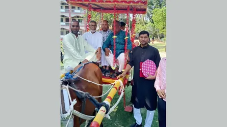 লালপুরে শ্রদ্ধা ও ভালোবাসায় মাদরাসাশিক্ষকের রাজকীয় বিদায়