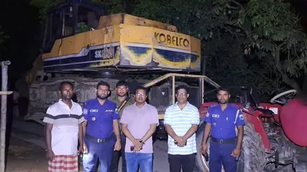 লালপুরে অবৈধ মাটি খননের অভিযোগে জরিমানা