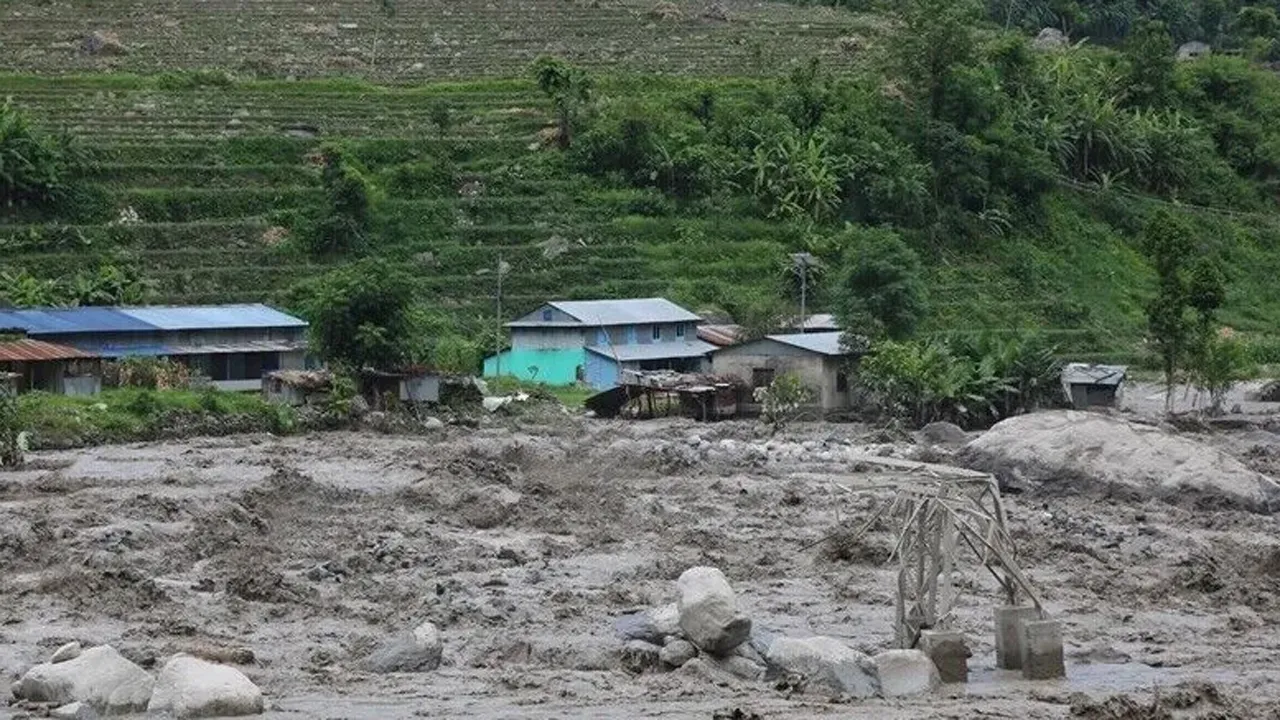 চীনে ভূমিধসে ৬ জনের মৃত্যু, নিখোঁজ ৯