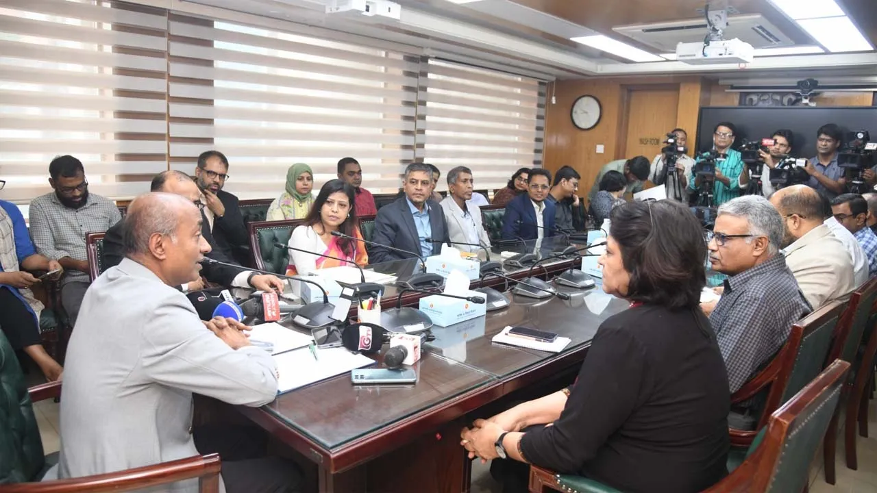 সন্তানকে সম্পত্তি দিলেও ভোগদখল থাকবে বাবা-মায়ের