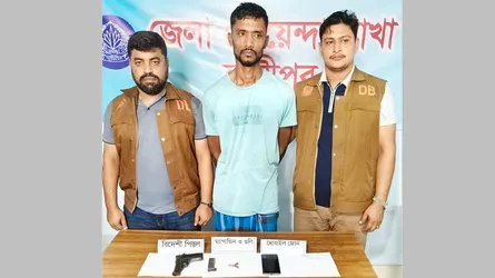 লক্ষ্মীপুরে বিদেশী পিস্তল, ম্যাগজিন ও কার্তুজসহ যুবক আটক