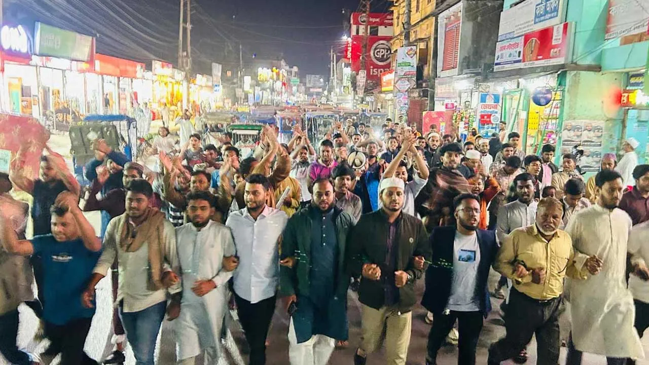 হাসিনার মৃত্যুদণ্ডের রায়ে লক্ষ্মীপুরে আনন্দ মিছিল