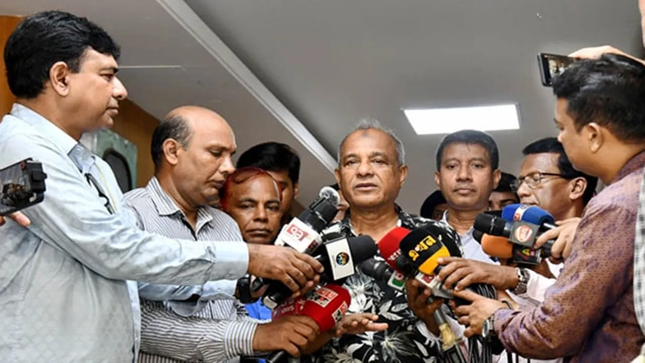 রাজনৈতিক বিবেচনায় দেয়া সারের লাইসেন্স বাতিল করা হবে : কৃষি উপদেষ্টা