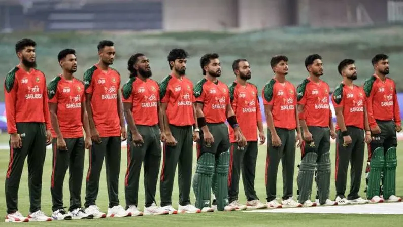 প্রথম দুই ওভারেই পিছিয়ে গেছে বাংলাদেশ