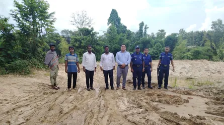 লোহাগাড়ায় অবৈধ বালু উত্তোলনের বিরুদ্ধে অভিযান