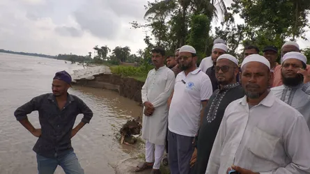 মধুমতি নদীর ভাঙ্গন কবলিত এলাকা পরিদর্শনে এমপি আতাউর রহমান