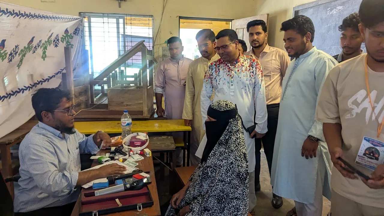 লোহাগাড়ায় বিনামূল্যে এক হাজার রোগীকে চিকিৎসা সেবা