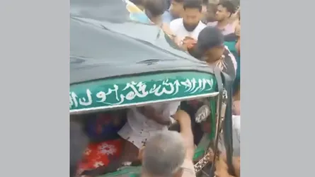 লোহাগাড়ায় বাস-সিএনজি মুখোমুখি সংঘর্ষ, আহত ৬