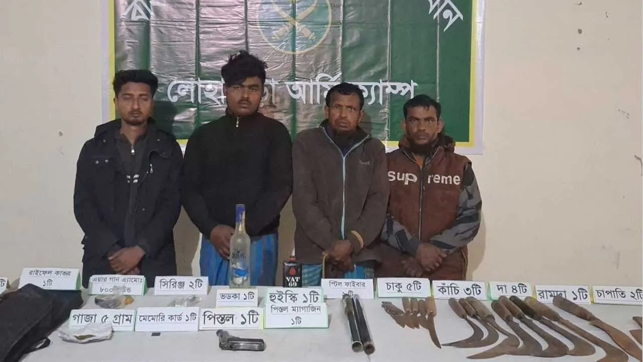 লোহাগড়ায় ধারালো ও আগ্নেয়াস্ত্রসহ আটক ৪