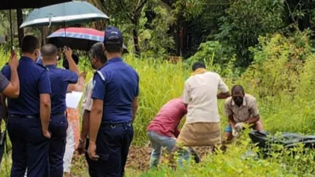 লোহাগাড়ায় ২১ দিন পর কবর থেকে মাদরাসা ছাত্রের লাশ উত্তোলন