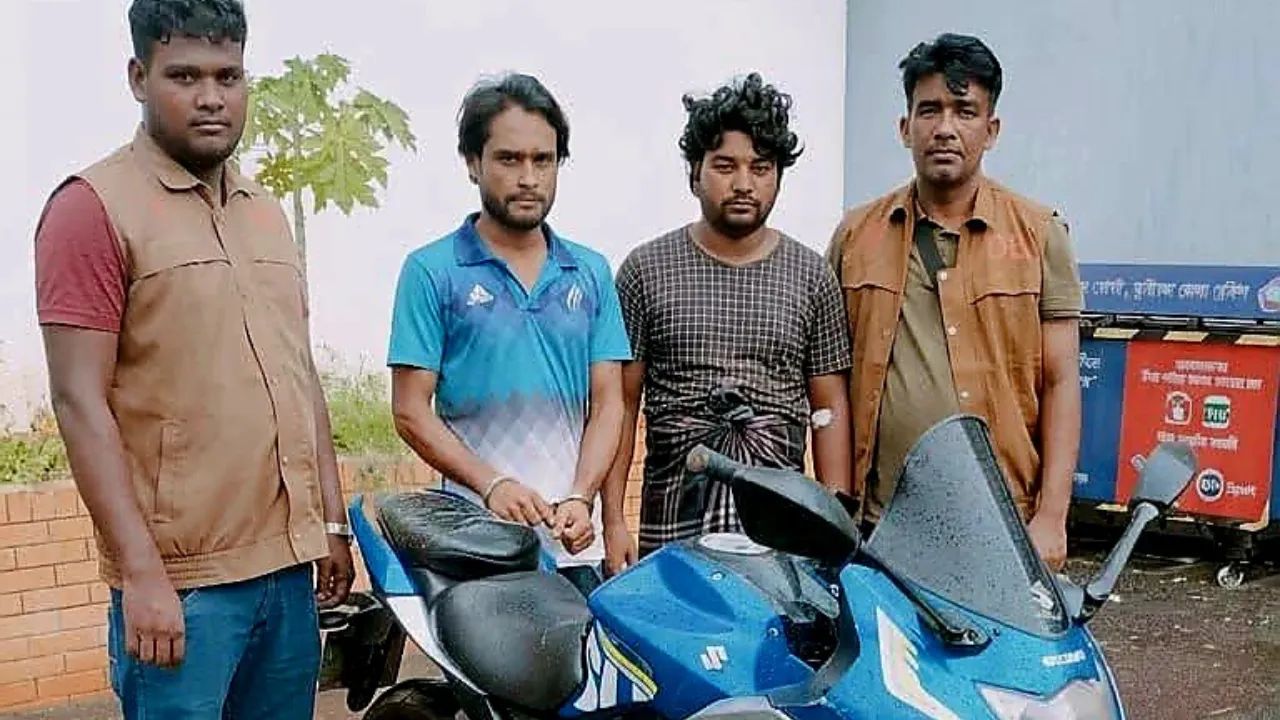 মুন্সীগঞ্জে চোরাই মোটরসাইকেলসহ গ্রেফতার ২