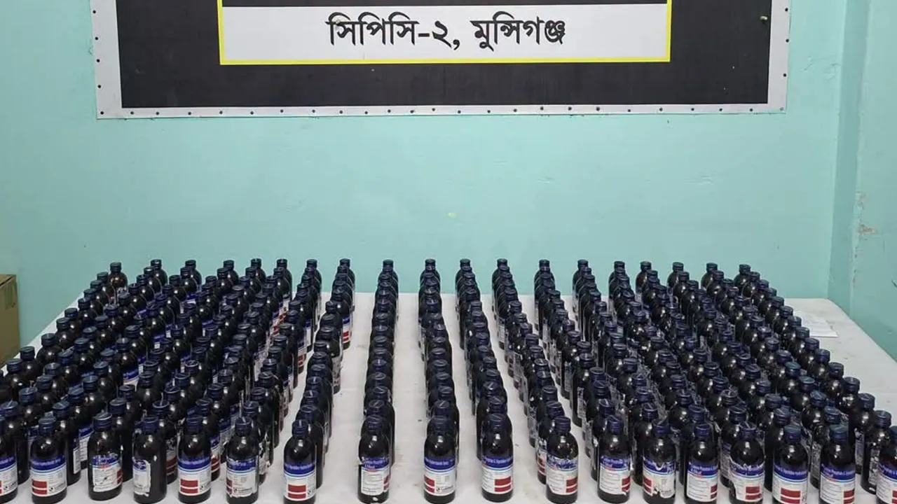 লৌহজংয়ে ২৮১ বোতল স্কাফ সিরাপসহ গ্রেফতার ২