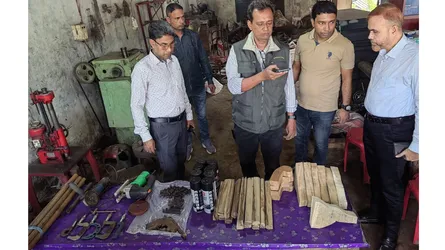লক্ষ্মীপুরে অস্ত্রসহ বিপুল পরিমাণ সরঞ্জাম উদ্ধার