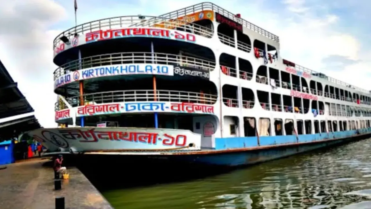 বরিশালের চরমোনাই এলাকায় কীর্তনখোলা-১০ লঞ্চে অগ্নিকাণ্ড