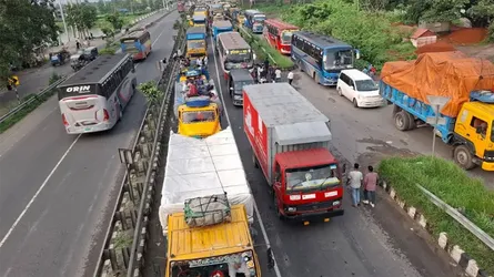 ঢাকা-টাঙ্গাইল মহাসড়কে ঈদযাত্রায় দীর্ঘ যানজট