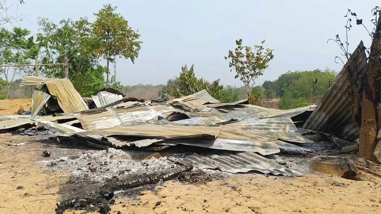 আগুনে পথে বসলেন হতদরিদ্র নুরুন্নাহার