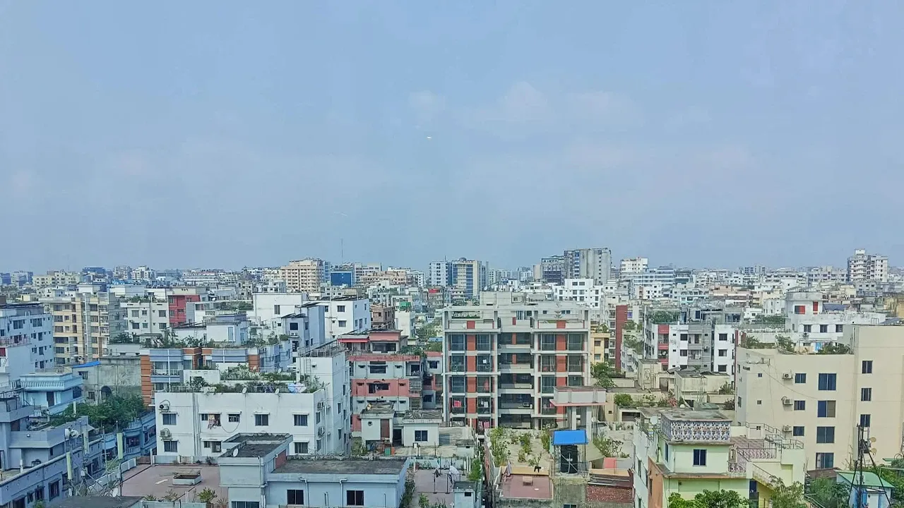 ঢাকায় আজ বৃষ্টির সম্ভাবনা কম, ভ্যাপসা গরমে অস্বস্তি