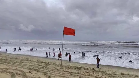 বঙ্গোপসাগরে লঘুচাপ, সমুদ্রবন্দরে ৩ নম্বর সতর্ক সঙ্কেত