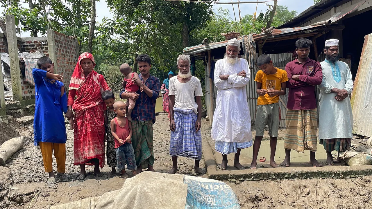মৌলভীবাজারে মানবিক সহায়তার অপেক্ষায় একই পরিবারের ১১ দৃষ্টি প্রতিবন্ধী