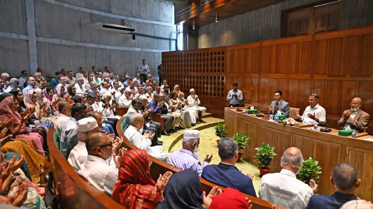 প্রধানমন্ত্রীর সভাপতিত্বে সরকারদলীয় এমপিদের সভা অনুষ্ঠিত