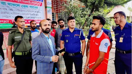জাল ফুয়েল কার্ডে তেল নেয়ার চেষ্টা, ২ যুবককে জরিমানা