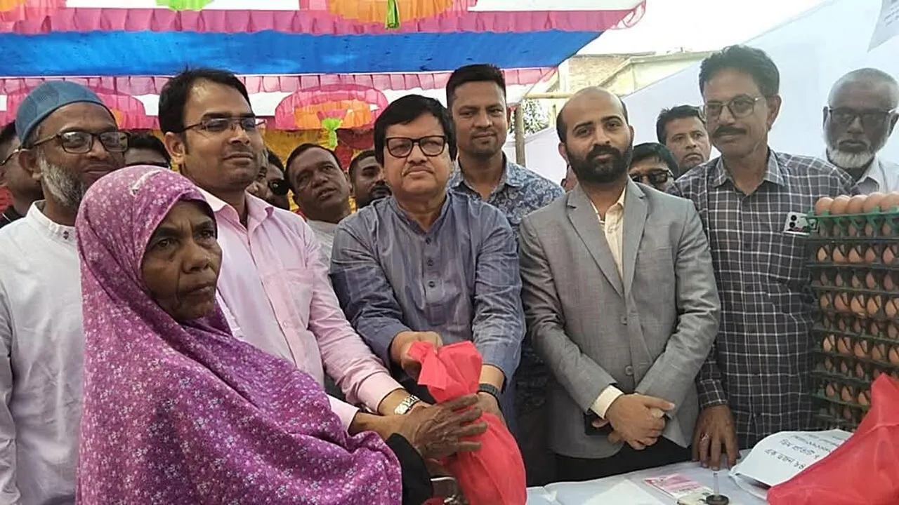 মাদারগঞ্জে সুলভ মূল্যে ডিম, দুধ ও মাংস বিক্রয় কার্যক্রমের উদ্বোধন