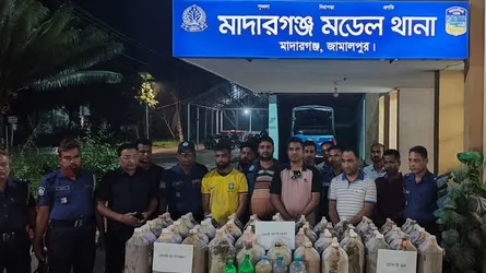 মাদারগঞ্জে মদ তৈরির কারখানায় অভিযান, আটক ১