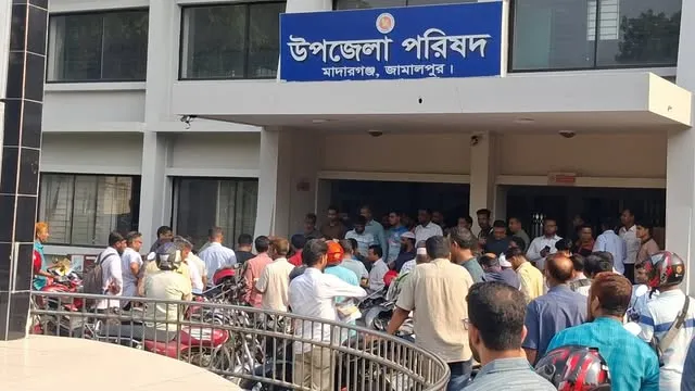 মাদারগঞ্জে ফুয়েল ও কৃষি কার্ড কার্যক্রম শুরু