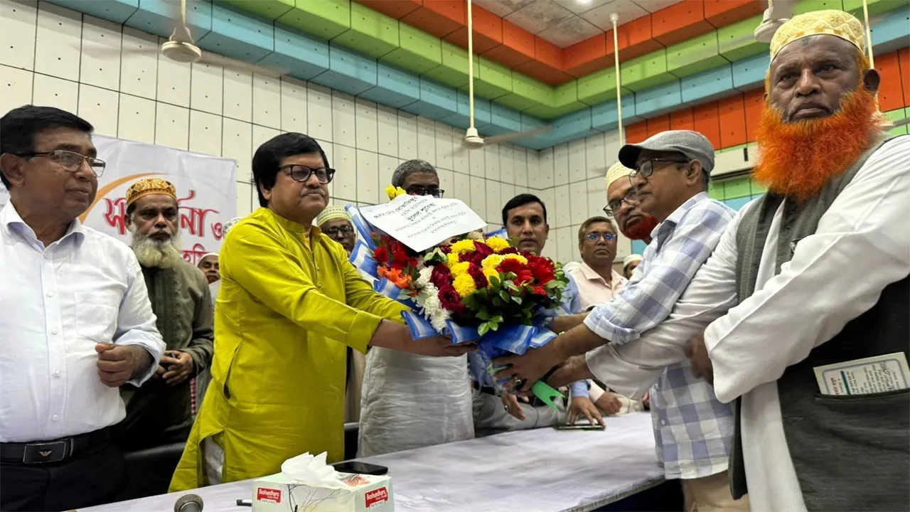 মাদারগঞ্জে শিক্ষক-কর্মচারীদের সংবর্ধনা ও ইফতার মাহফিল