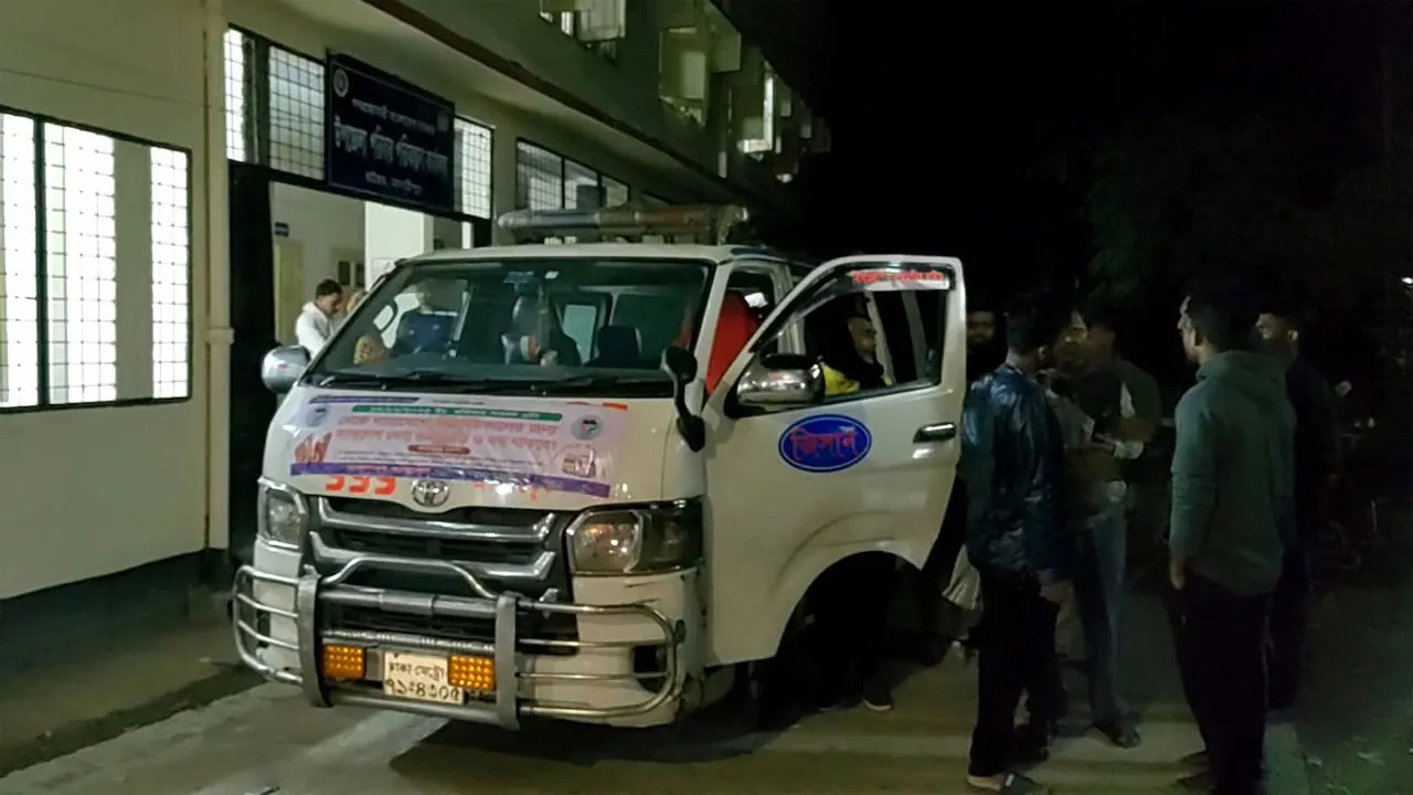 মাদারীপুরে কাভার্ডভ্যানের ধাক্কায় ২ বন্ধু নিহত