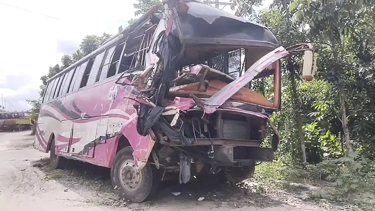মাদারীপুরে পৃথক সড়ক দুর্ঘটনায় নিহত ১, আহত ১১