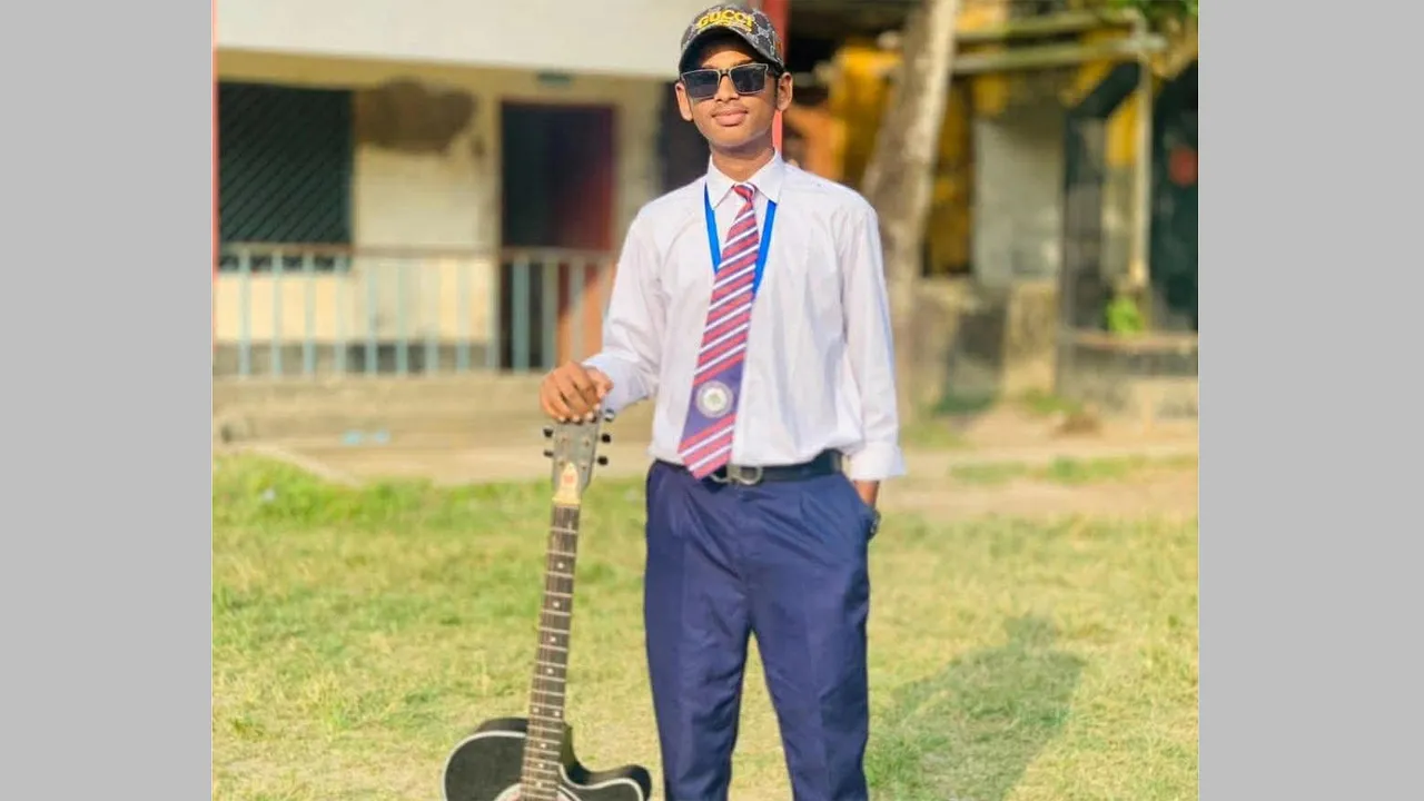 কালকিনিতে আপত্তিকার ছবি দিয়ে ব্ল্যাকমেইল, প্রাণ গেল স্কুলছাত্রীর
