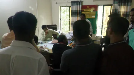 মাদারীপুরে বোনাস-ভাতা না পাওয়ায় শিক্ষা কর্মকর্তার কার্যালয় ঘেরাও