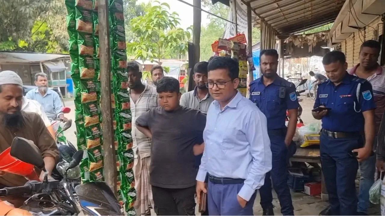 শিবচরে বেশি দামে পেট্রোল বিক্রির দায়ে দোকান মালিককে জরিমানা